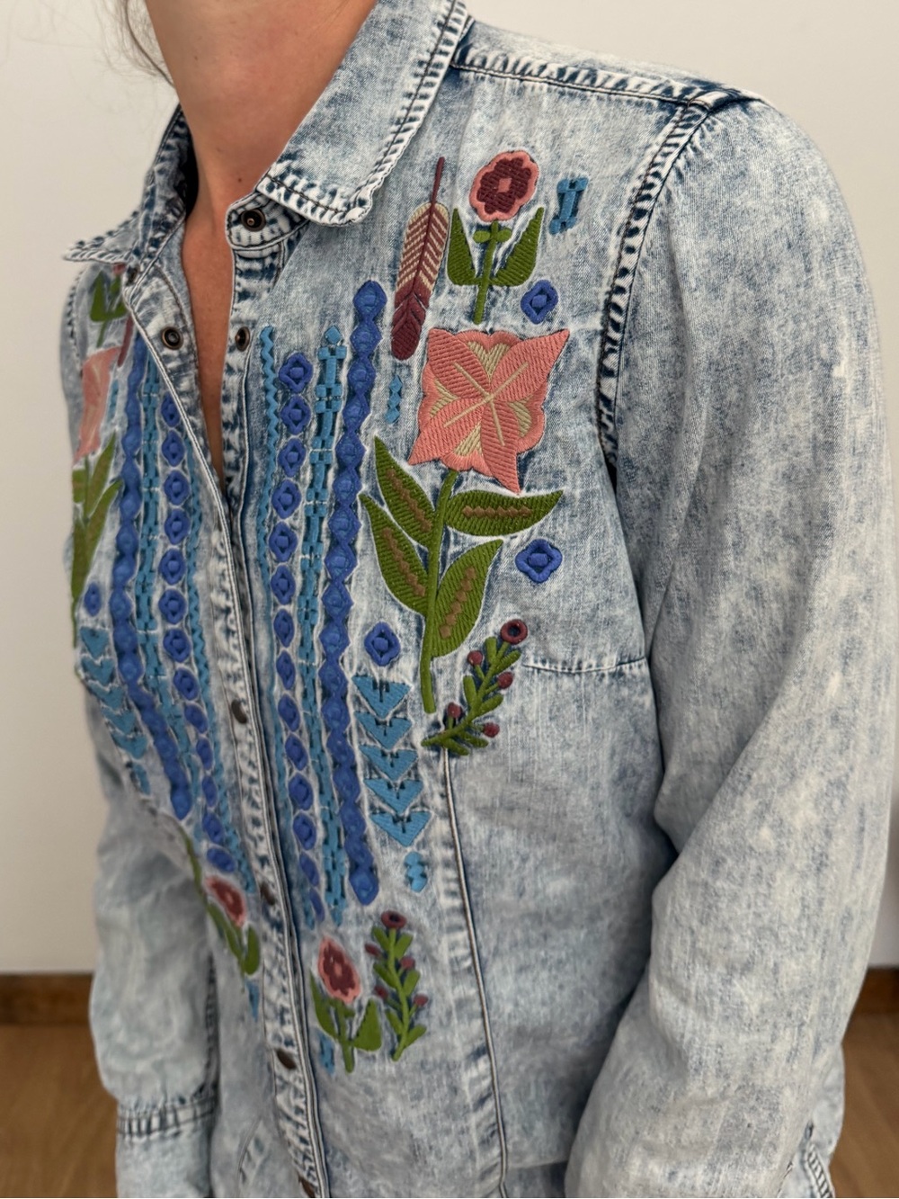 Ryan Michael Indigo Floral Embroidered Acid-Wash Grey Denim Snap Button Shirt - Picture 8 of 16